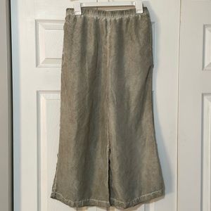 Fresh produce linen flowey pants size s/xs. Greenish gray color